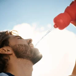 Lunchboxes & Drinkbussen|To Go|Ygo Drinkfles SQUEEZE 600ml Peach Orange