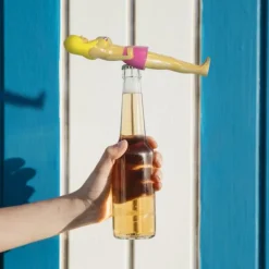 Aperitief & Wijn|Ygo Flesopener PAM Vrouw Bikini Roze